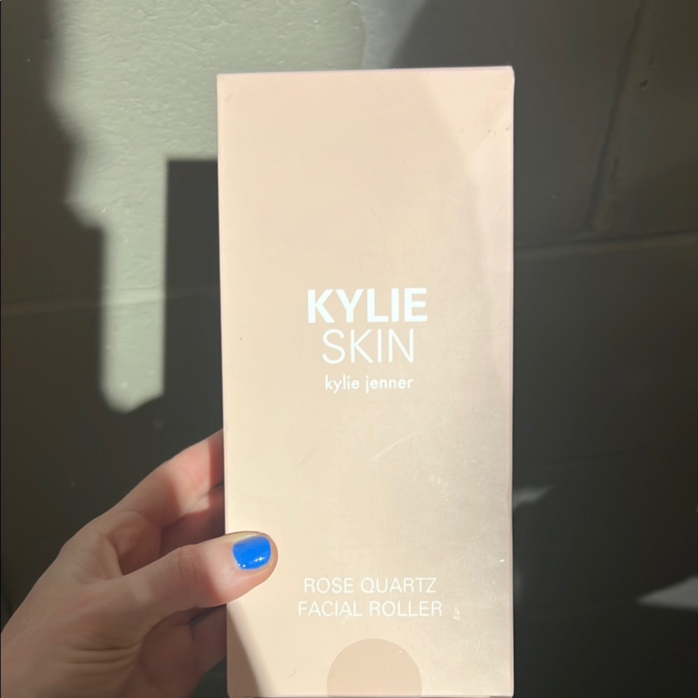 Rose Quartz Facial Roller - Kylie Cosmetics brand new